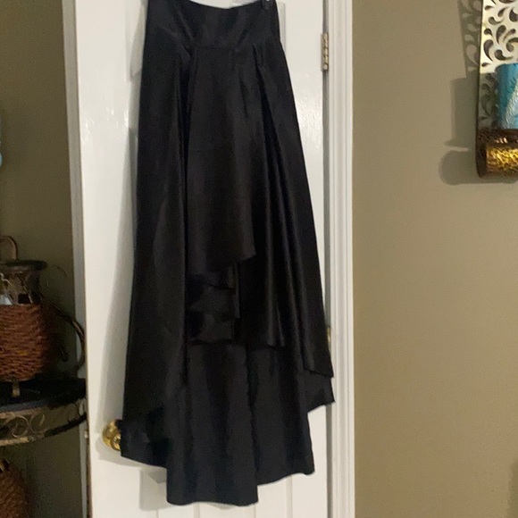 Asymmetric satin skirt - Picture 2 of 6